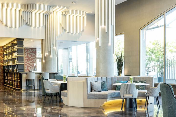 Entrance & Lobby