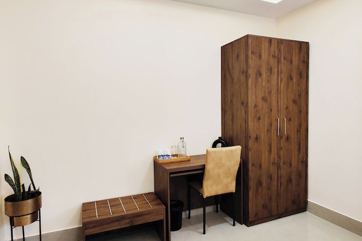 Room 9 of 27