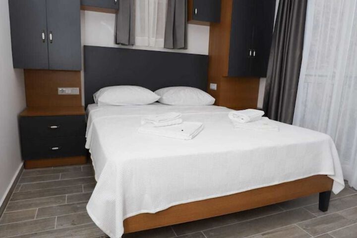 Room 4 of 14