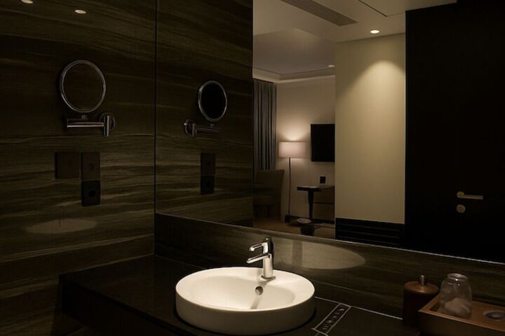 Room 18 of 30