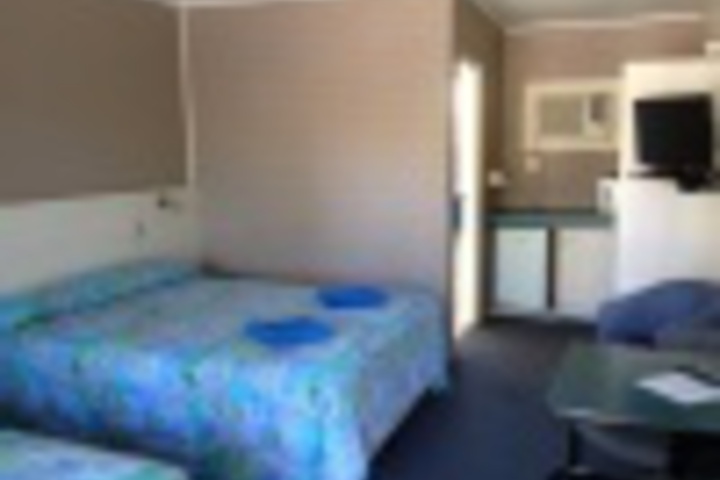 Room 4 of 144