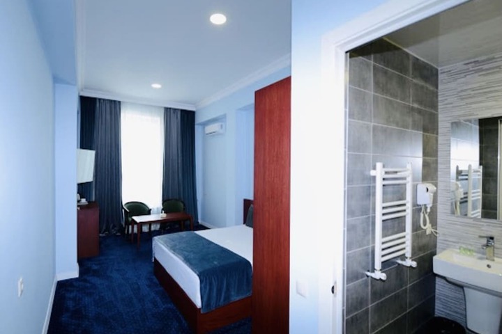 Room 4 of 22