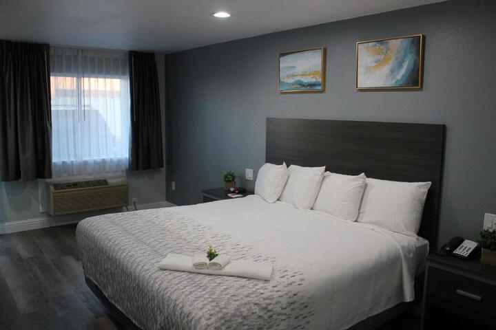 1 King Bed Flat Screen Television Microwave and Refrigerator High Speed Internet Accessible (3 of 10)