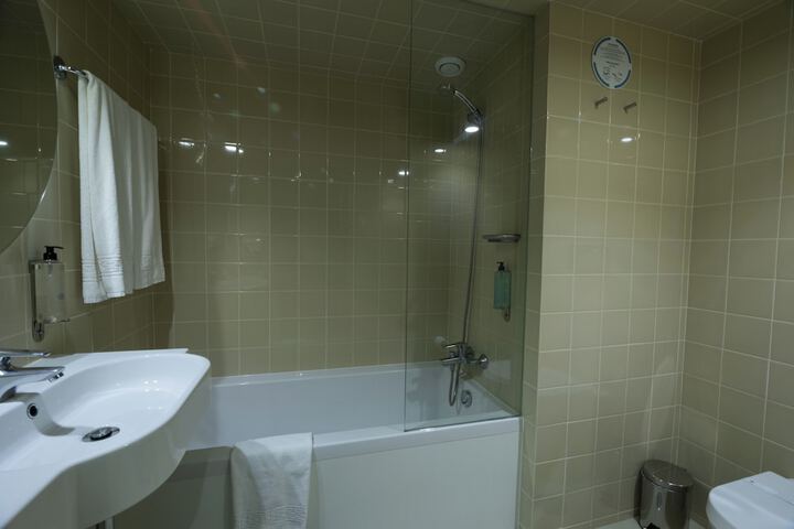 Room 34 of 84