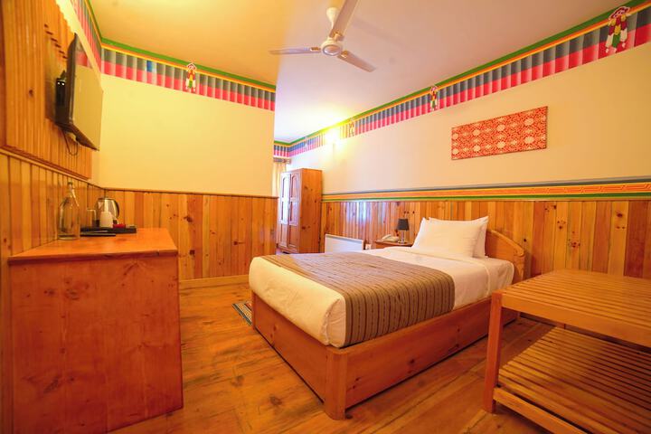 Room 9 of 32