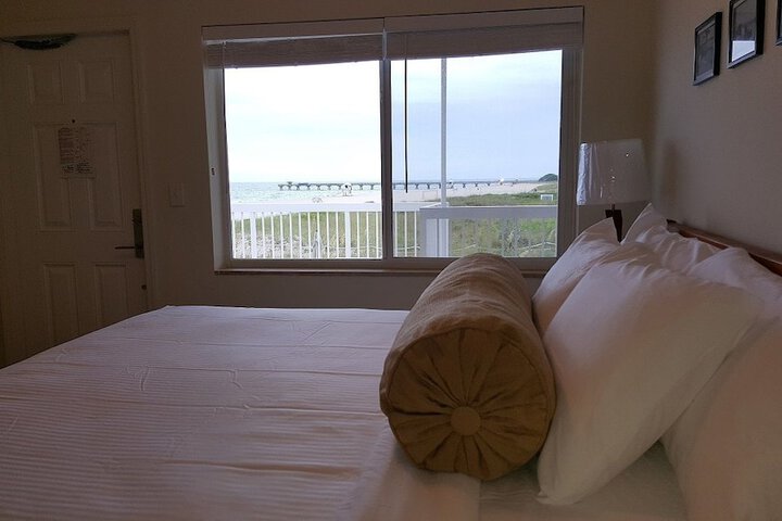 Room 10 of 85