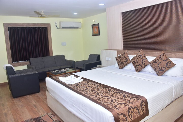 Room 14 of 25