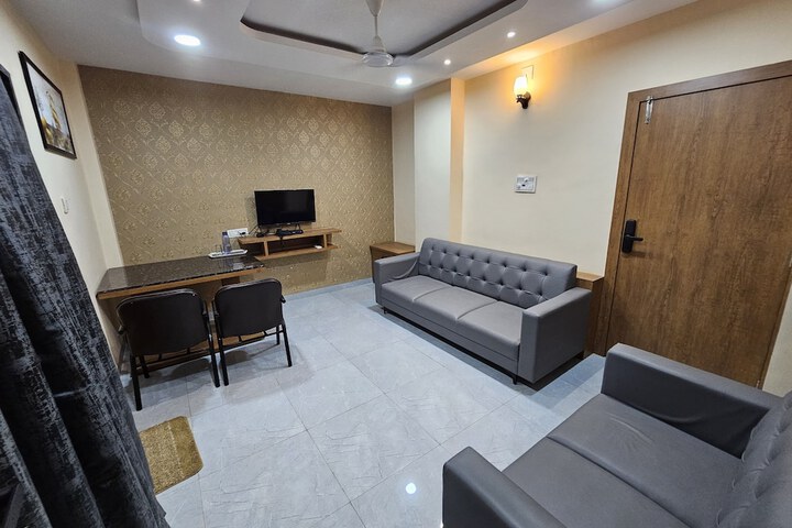 Room 10 of 17