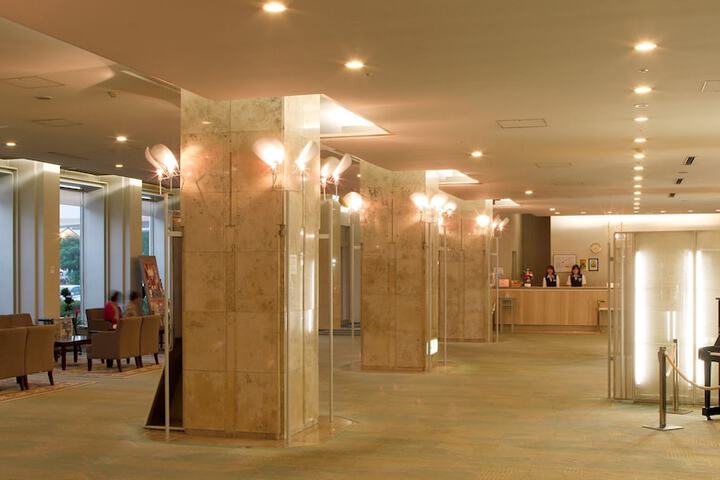 Entrance & Lobby
