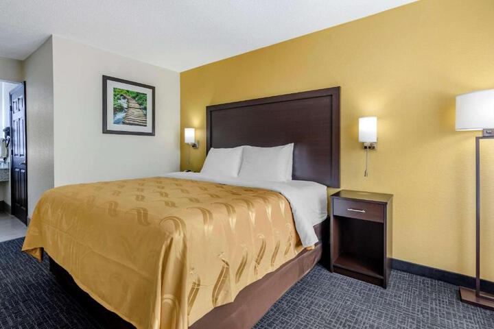 1 King Bed (3 of 14)