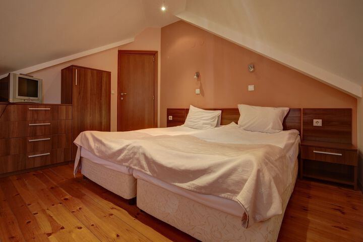 Room 34 of 38