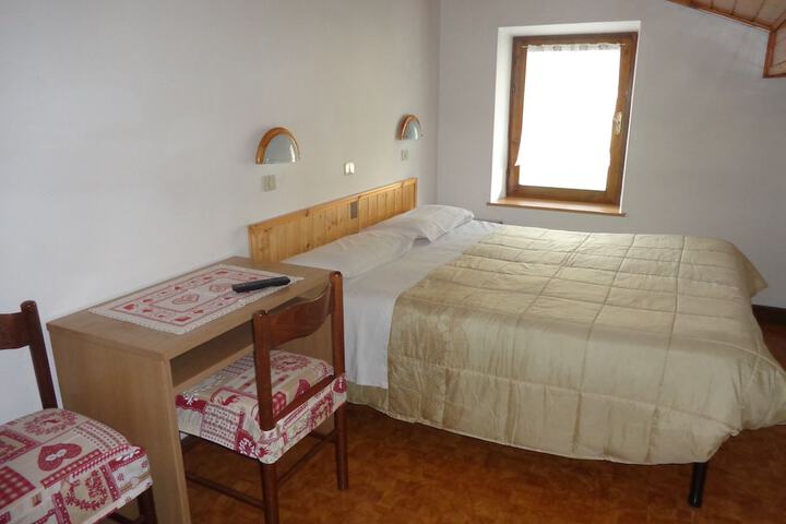 Room 4 of 69