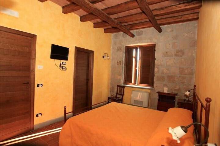 Room 4 of 38