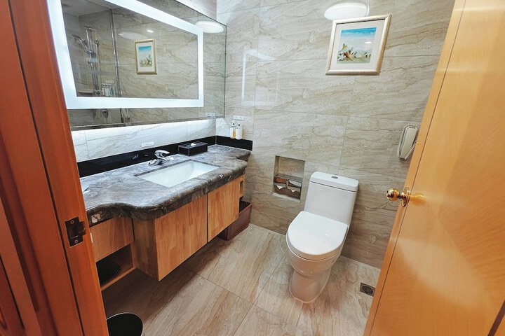 Room 44 of 65