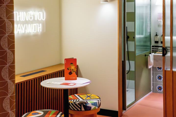 Room 10 of 34