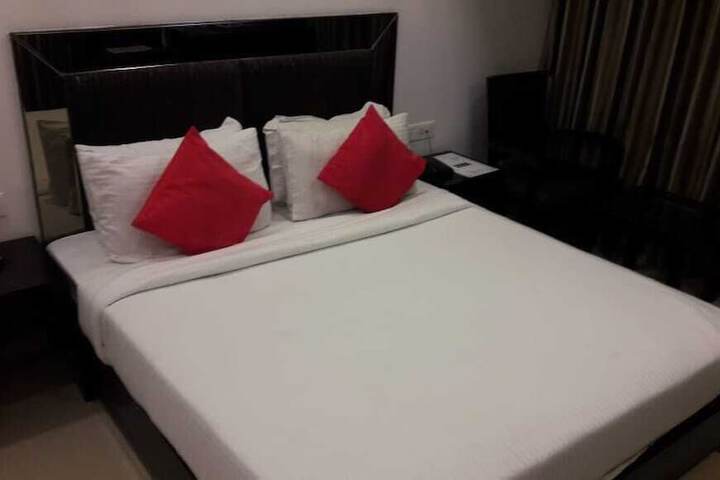 Room 5 of 15