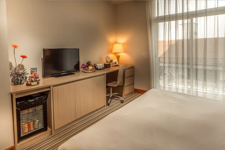 Room 9 of 184
