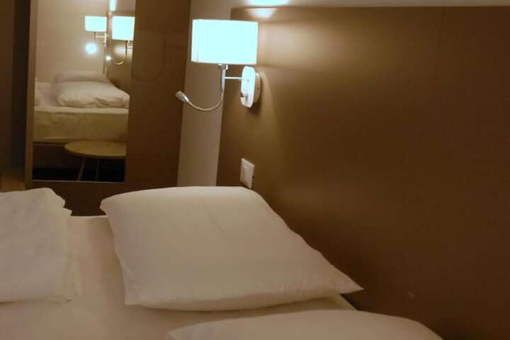 Room 15 of 42
