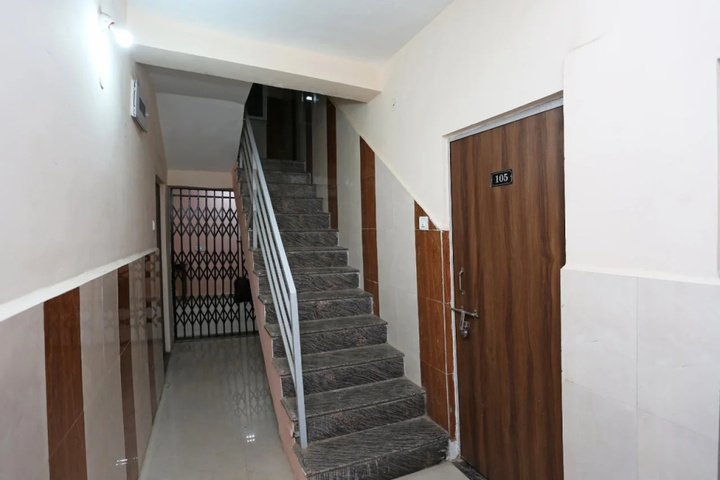 Room 6 of 14