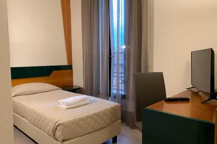 Room 10 of 26