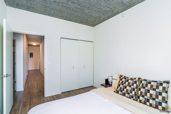 Room 5 of 32