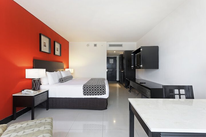 Room 5 of 213