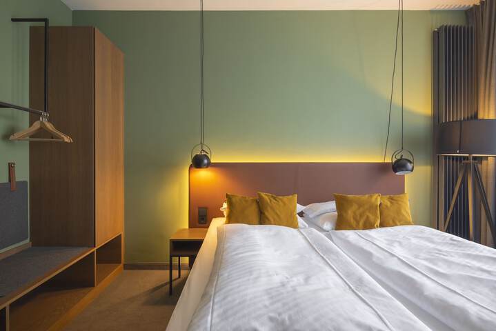 Room 15 of 68