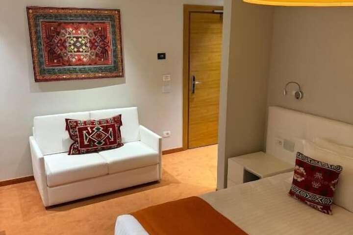 Room 13 of 25