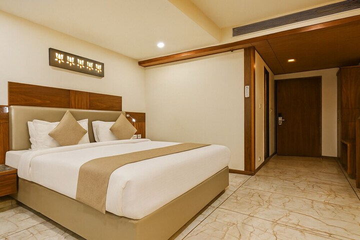 Room 27 of 40