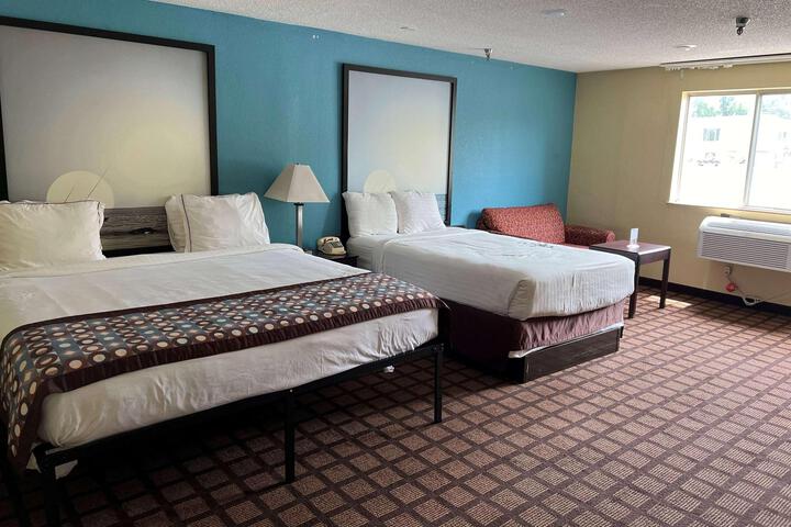 Standard Quadruple 2 Double Beds (2 of 7)
