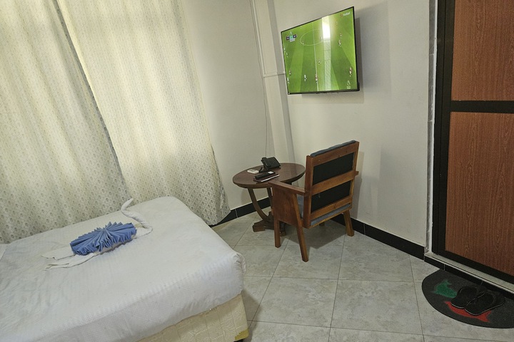 Room 4 of 6