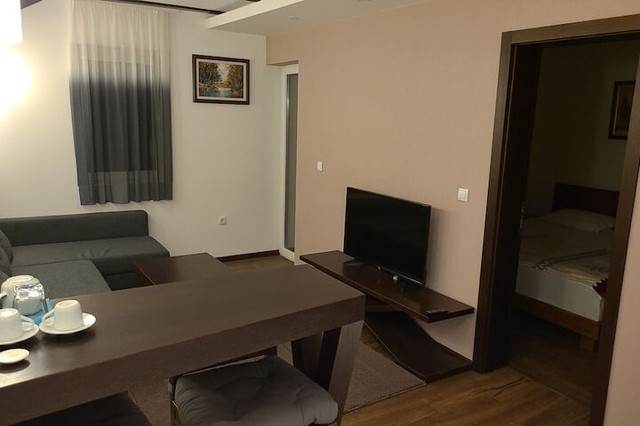 Room 15 of 40