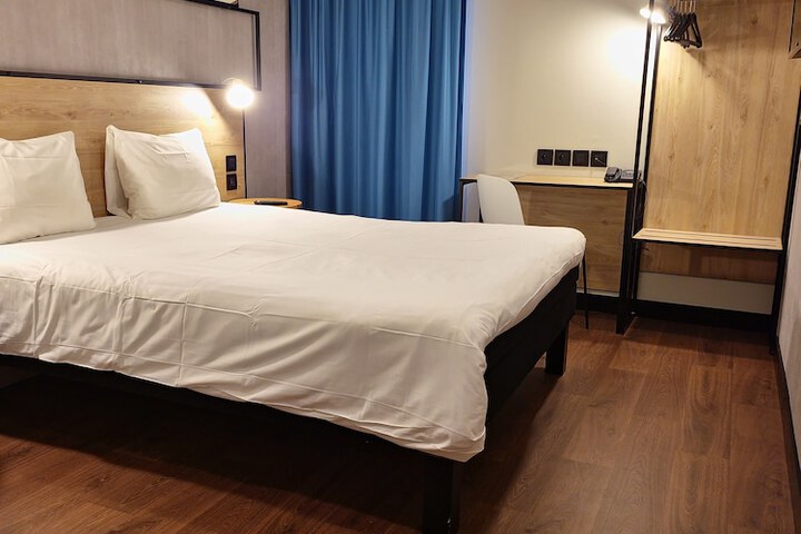 Room 6 of 49