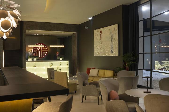 Lounge 50 of 58