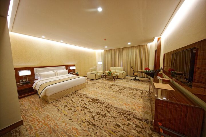 Room 4 of 70