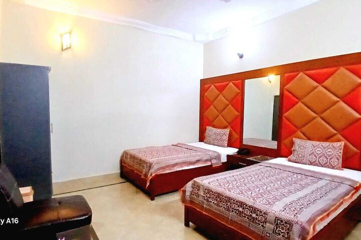 Room 5 of 15