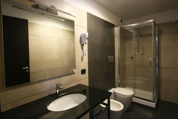 Room 16 of 34