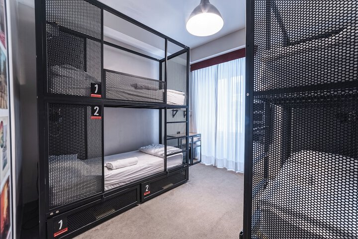 Room 33 of 82