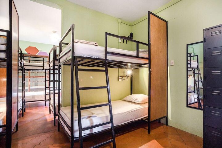 Room 25 of 61