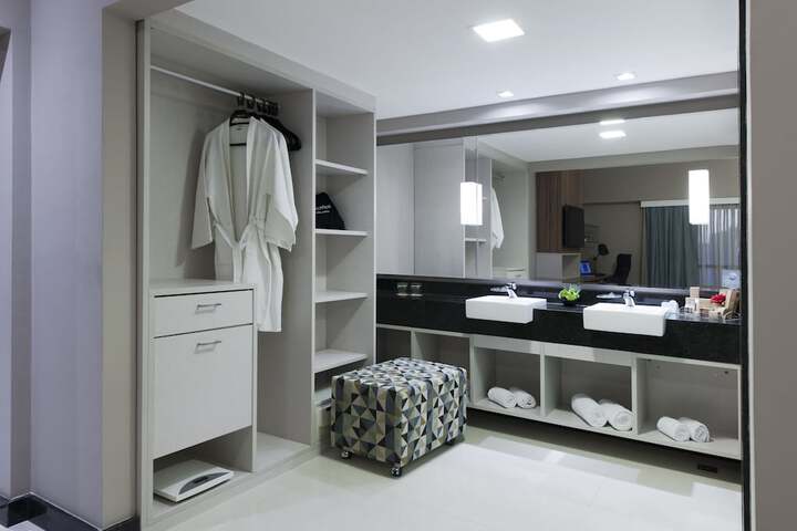 Room 42 of 83