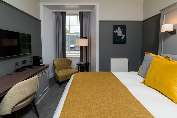 Room 6 of 38