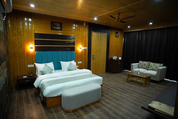 Room 4 of 11