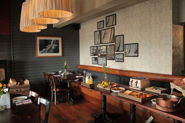 Breakfast area
