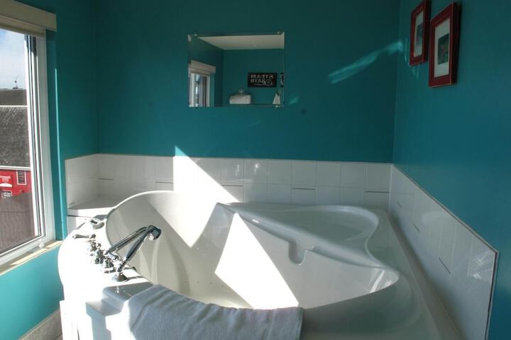 Room 32 of 48