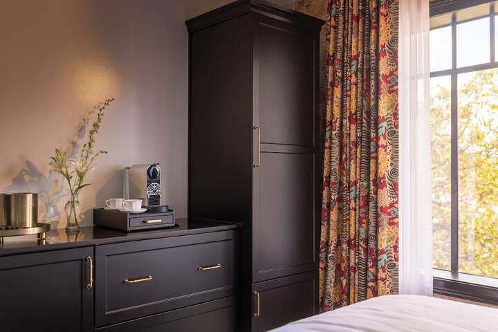 Room 16 of 46