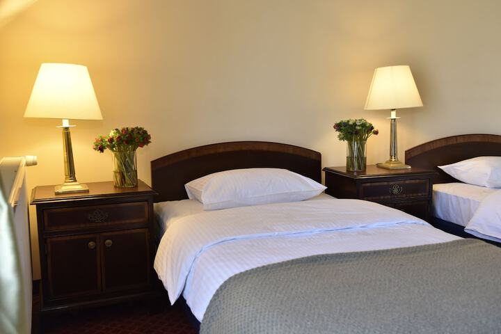 Room 8 of 16