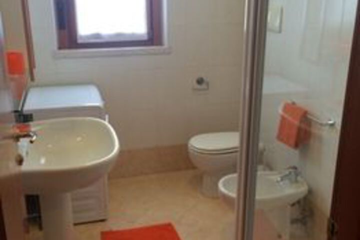 Room 2 of 7