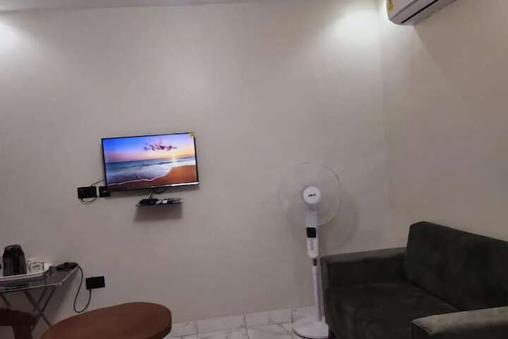 Room 4 of 23