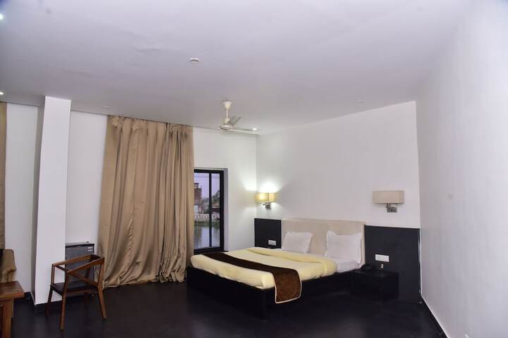 Room 8 of 50