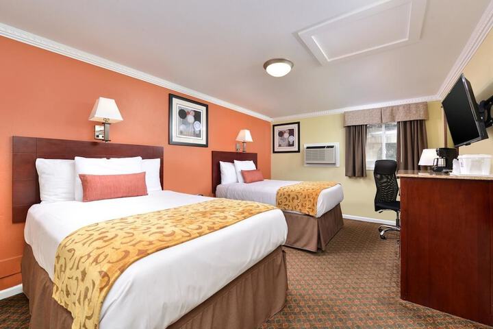 2 Double Beds (1 of 7)